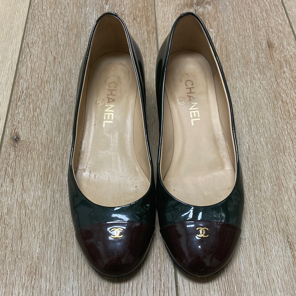 Vintage Chanel cap toe heel ; hunter green/brown cap patent leather size 38 1/2